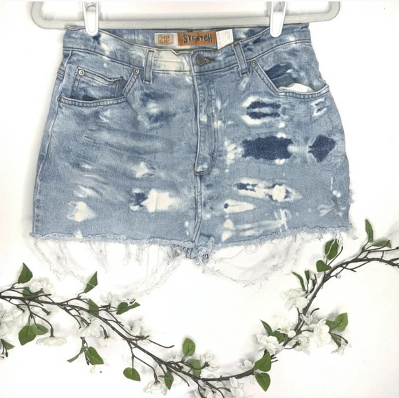 Homemade Bleach Dye Shredded High Rise Shorts -Size Medium - Picture 1 of 8